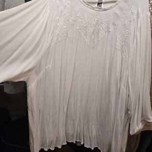 Elegant White Embroidered Women's Top